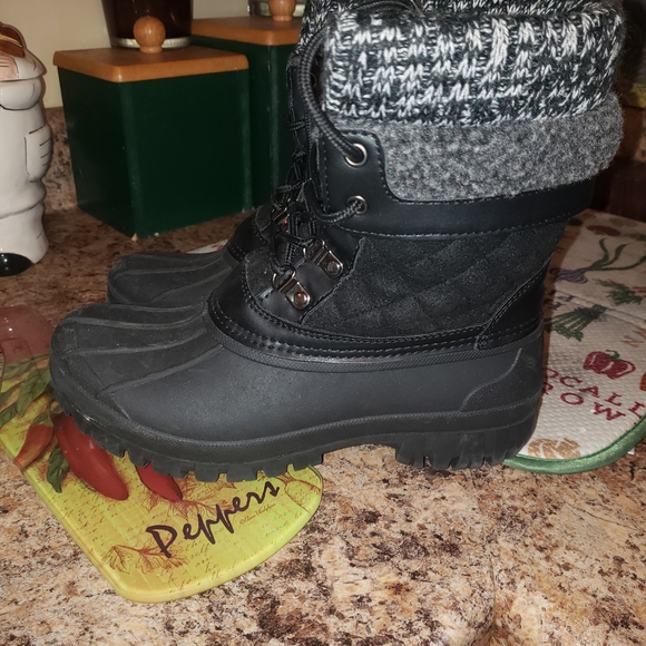 Women's Black Winter Boots - Picture 3 of 5